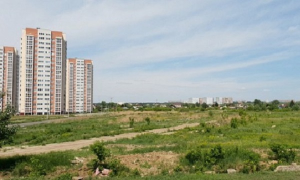 Река замарайка в омске. Зеленая река Омск микрорайон. Микрорайон брусника Омск. Брусника застройщик Омск. Левобережье поселок.