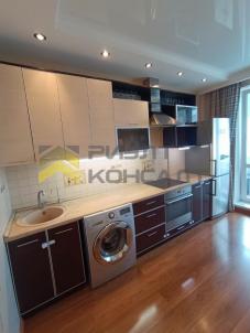 Продажа квартиры Омск. проспект Комарова, 17, к.1